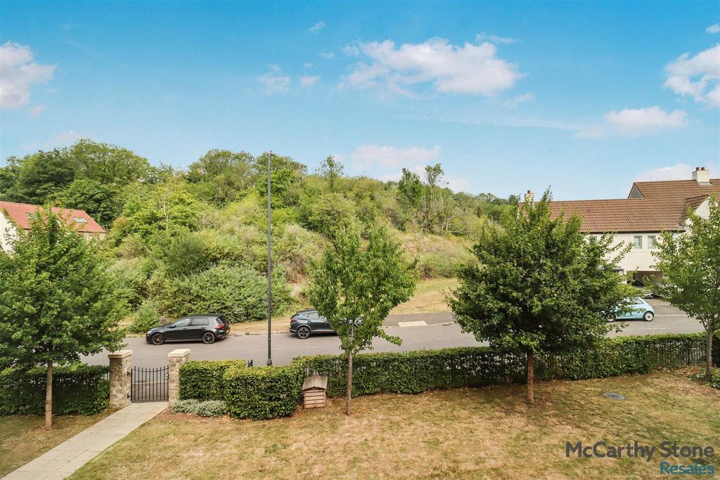Additional image 4 of 2 bed flat for saleBarnhill Court, Barnhill Road, Chipping Sodbury, Bristol BS37