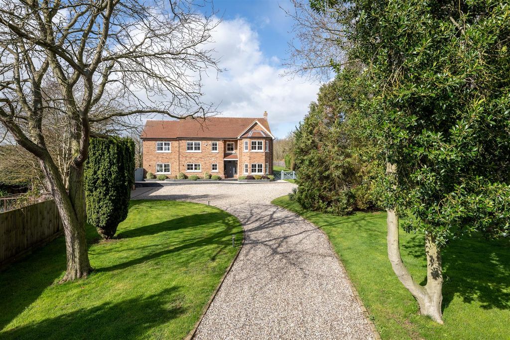 5 bed detached house for saleCleat Hill, Ravensden, Bedford MK41