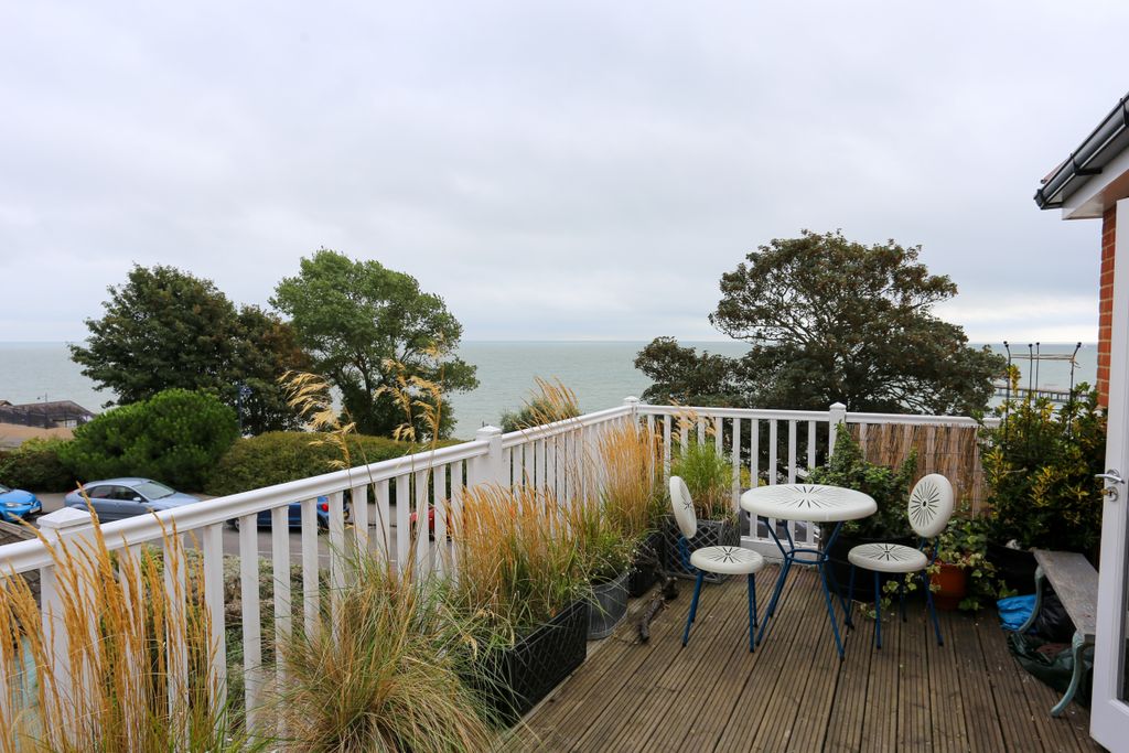 Additional image 5 of 3 bed maisonette for saleSeaview House, Wolsey Gardens, Felixstowe IP11