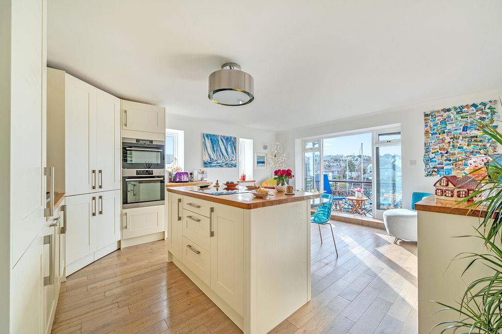 Additional image 8 of 3 bed flat for saleChallenger Quay, Falmouth, Cornwall TR11