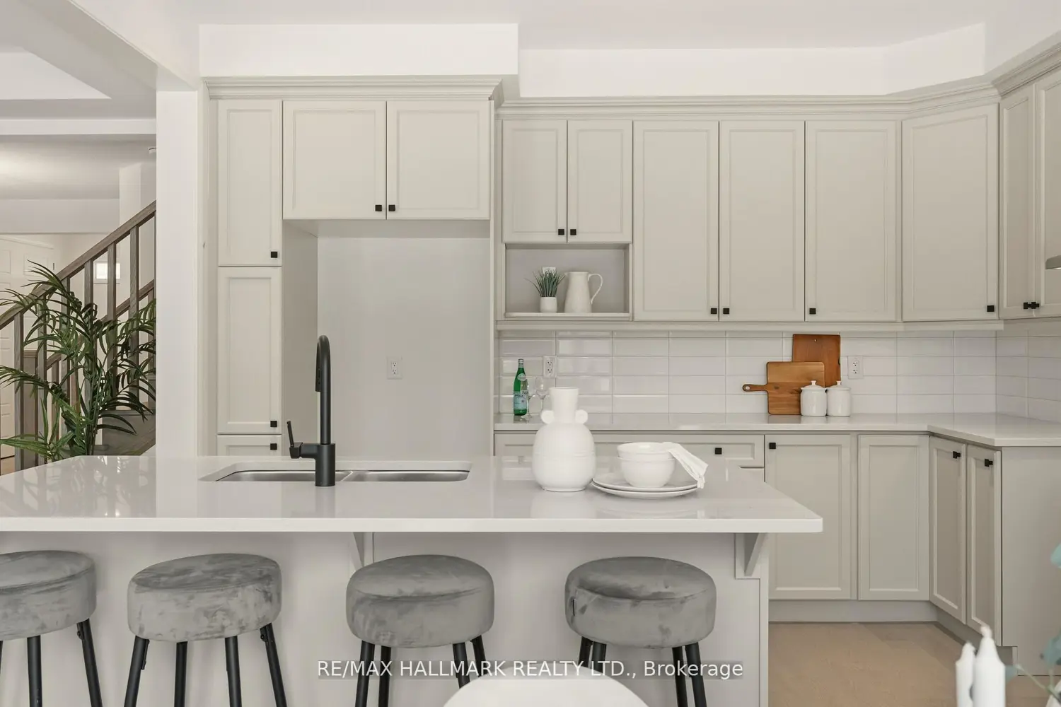 Additional image 10 of 618 Newlove Street