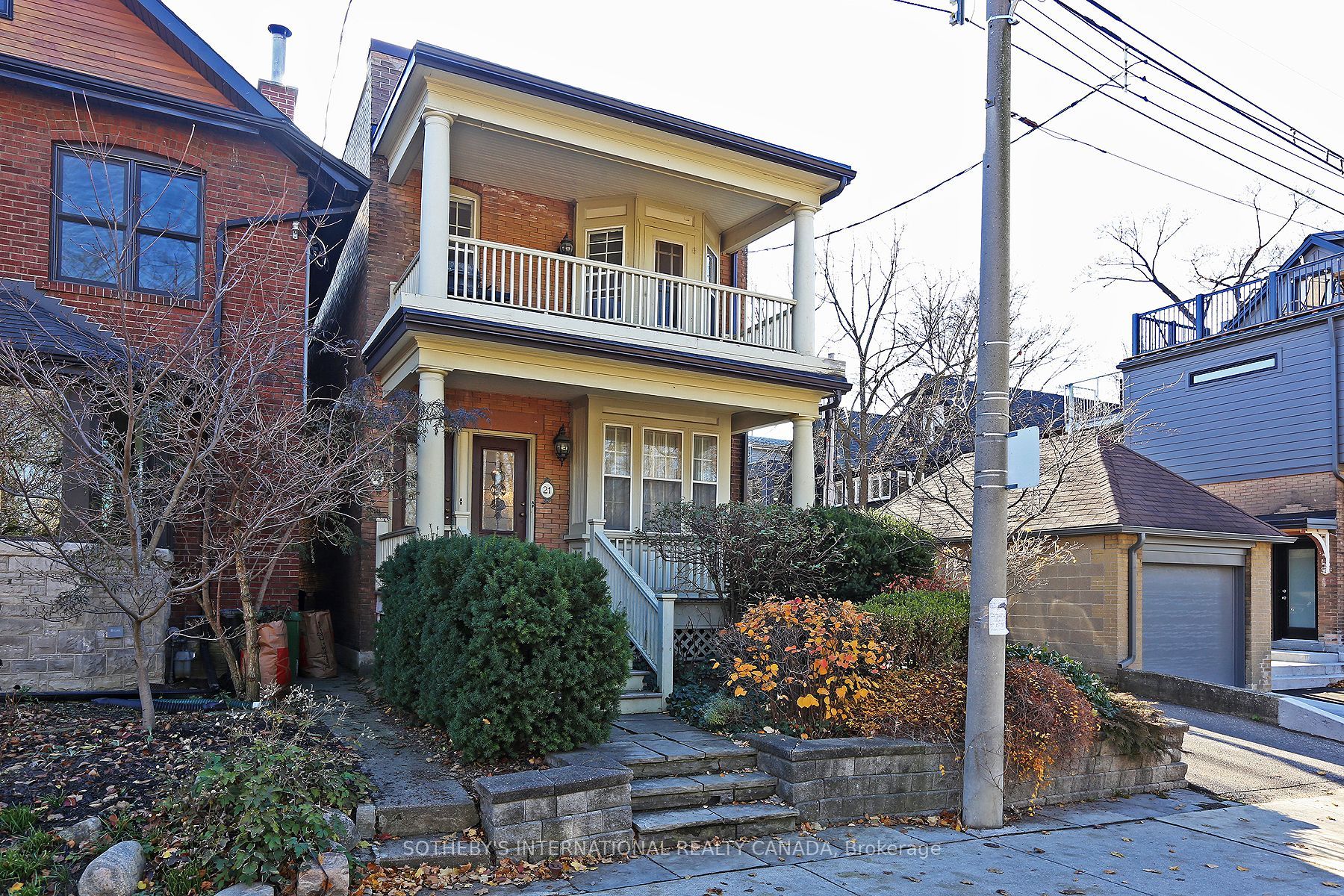 Upper-19 Melgund Road, Toronto, ON, M5R 1Z9