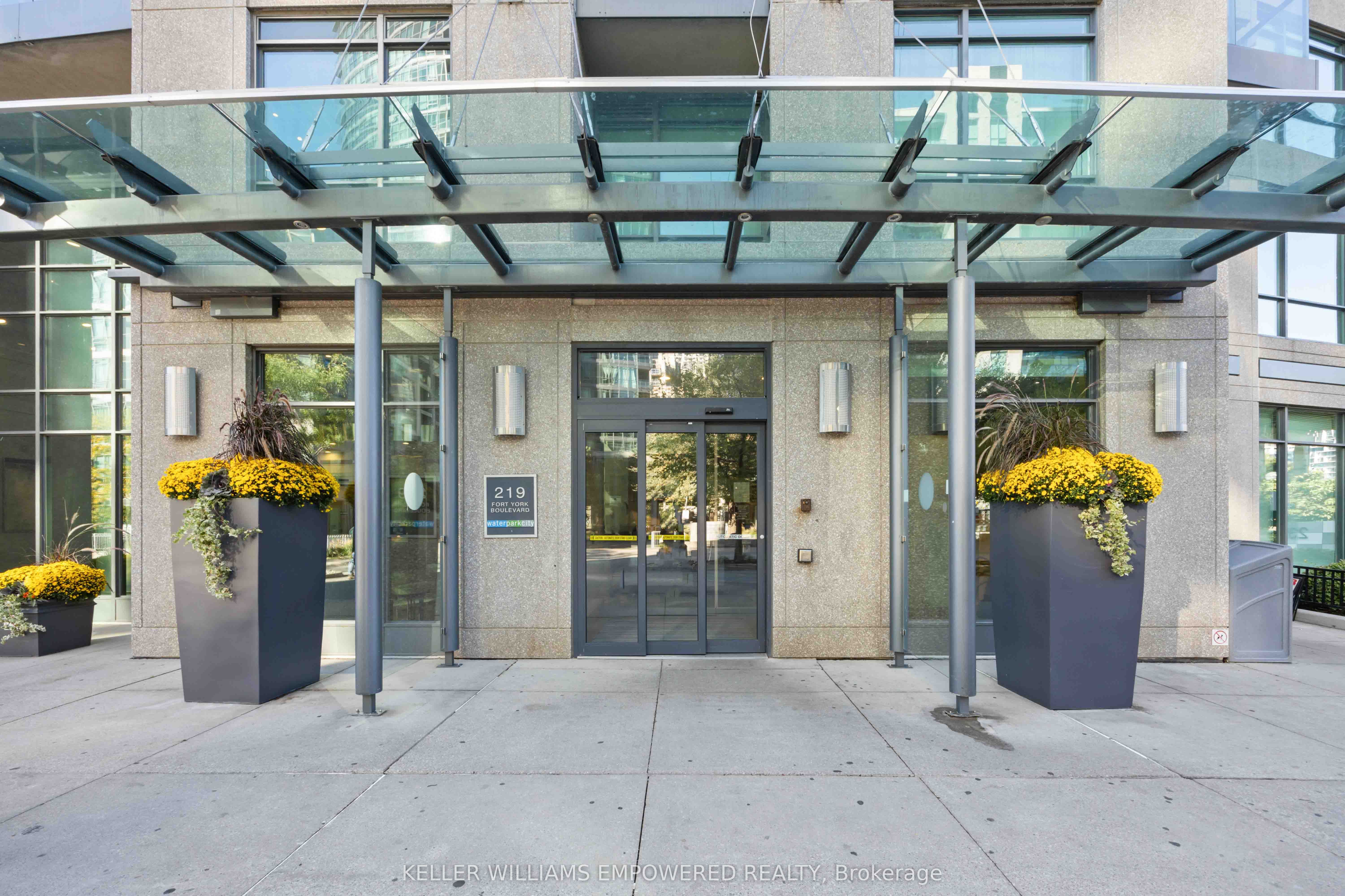 Additional image 3 of 2511-219 Fort York Boulevard, Toronto, ON, M5V 1B1