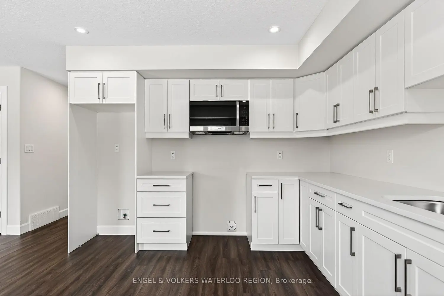 Additional image 13 of 3202 Vivian Line 48