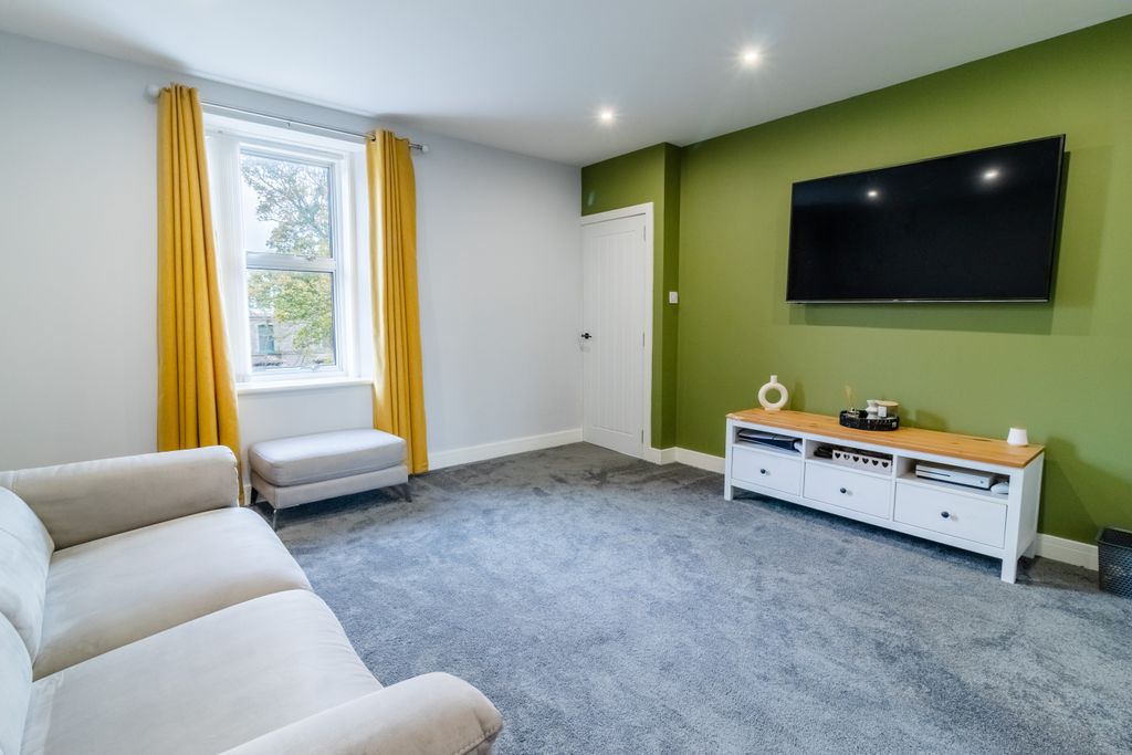 2 bed flat for saleGibson Place, Montrose DD10