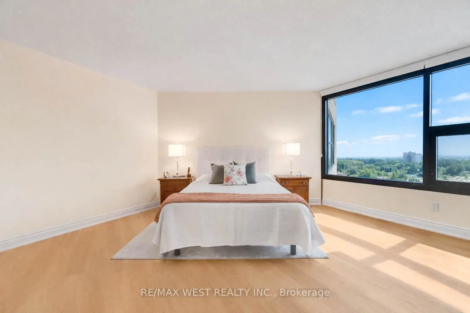 Additional image 10 of 1300 Bloor Street #1012