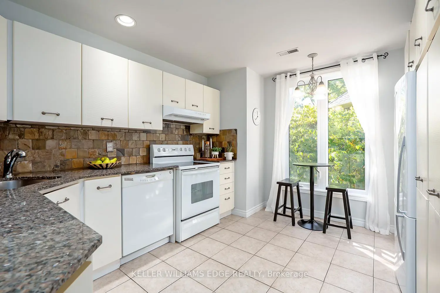 Additional image 10 of 3230 New Street 19