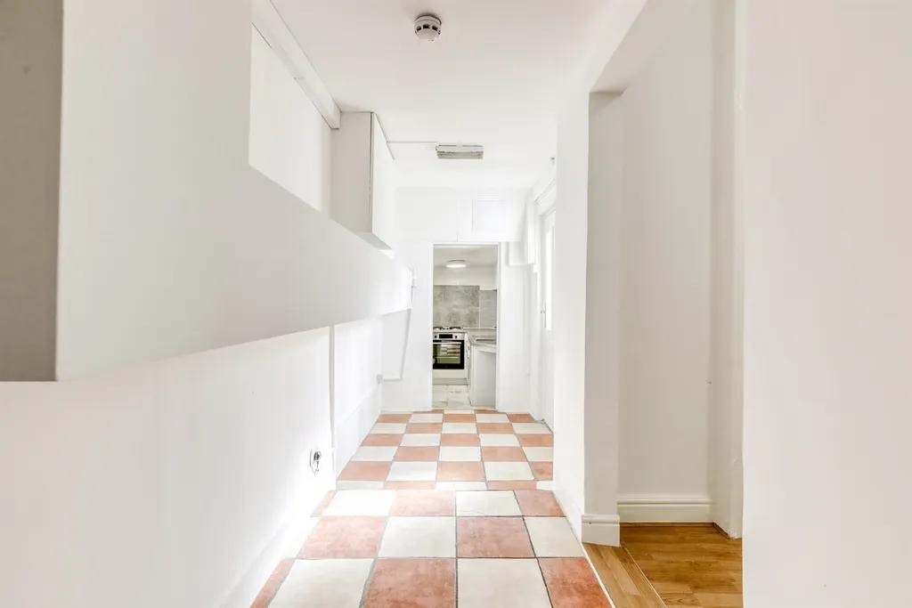 Additional image 8 of 1 Bed Flat, Very Near West Cromwell Road Area, SW5, N1 7GU