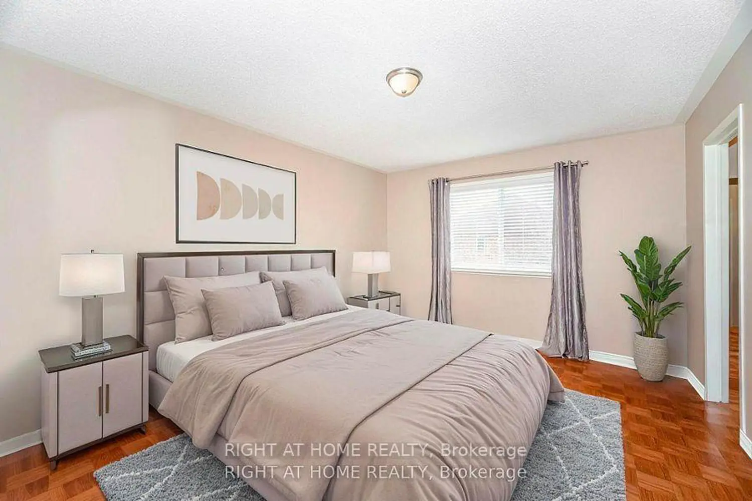 Additional image 10 of 910 Oaktree Crescent