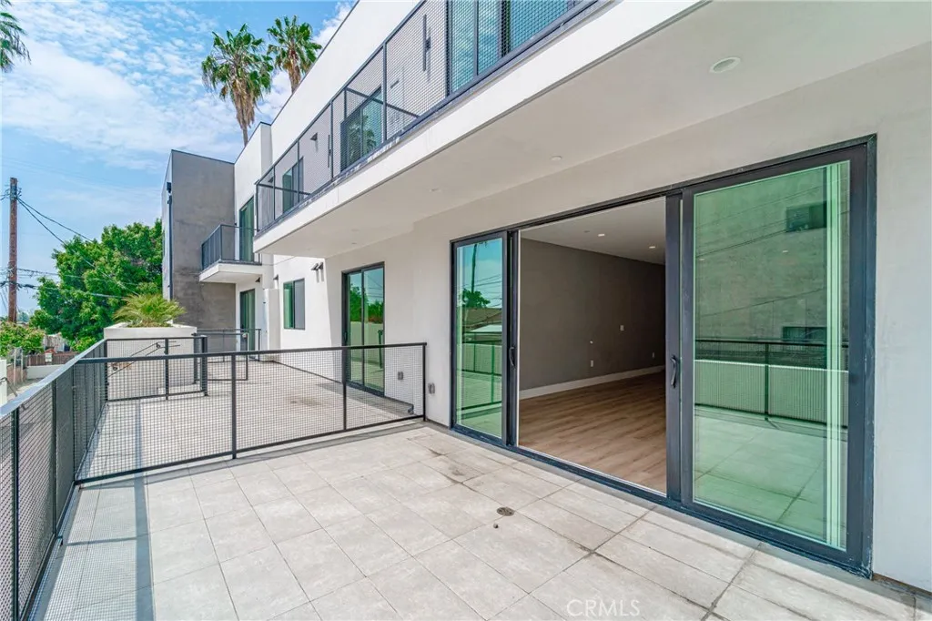 Additional image 50 of 2828 London Street Unit 206, Los Angeles, CA 90026