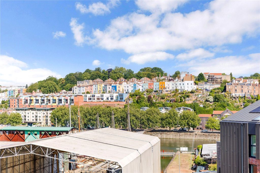 3 bed flat for saleC.04.07 Mcarthur's Yard, Gas Ferry Road, Bristol BS1