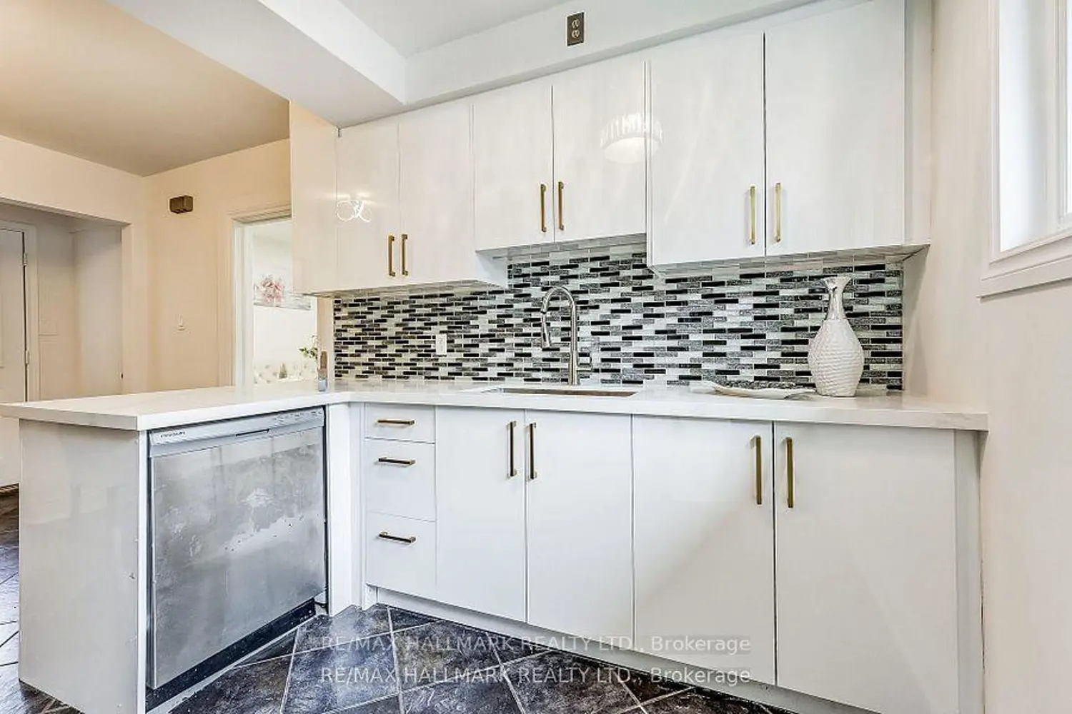 Additional image 9 of 51 Aurora Heights Drive