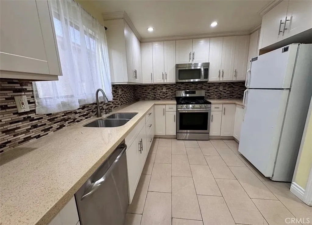 Additional image 3 of 13243 Vanowen St Unit 5, North Hollywood, CA 91605