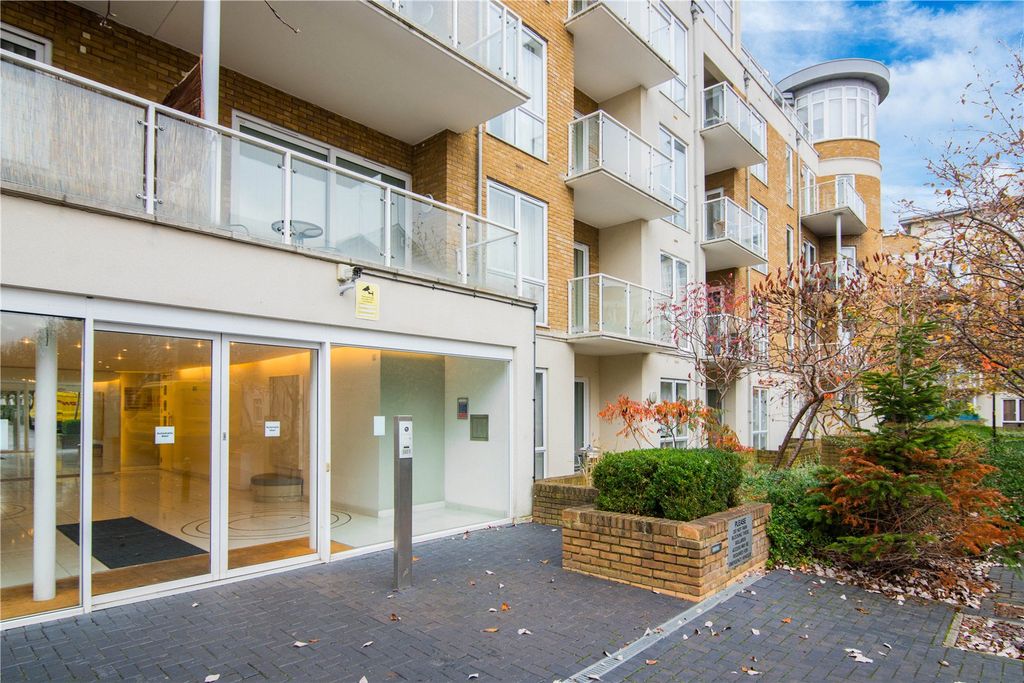 Additional image 2 of 3 bed flat for saleMelliss Avenue, Richmond TW9