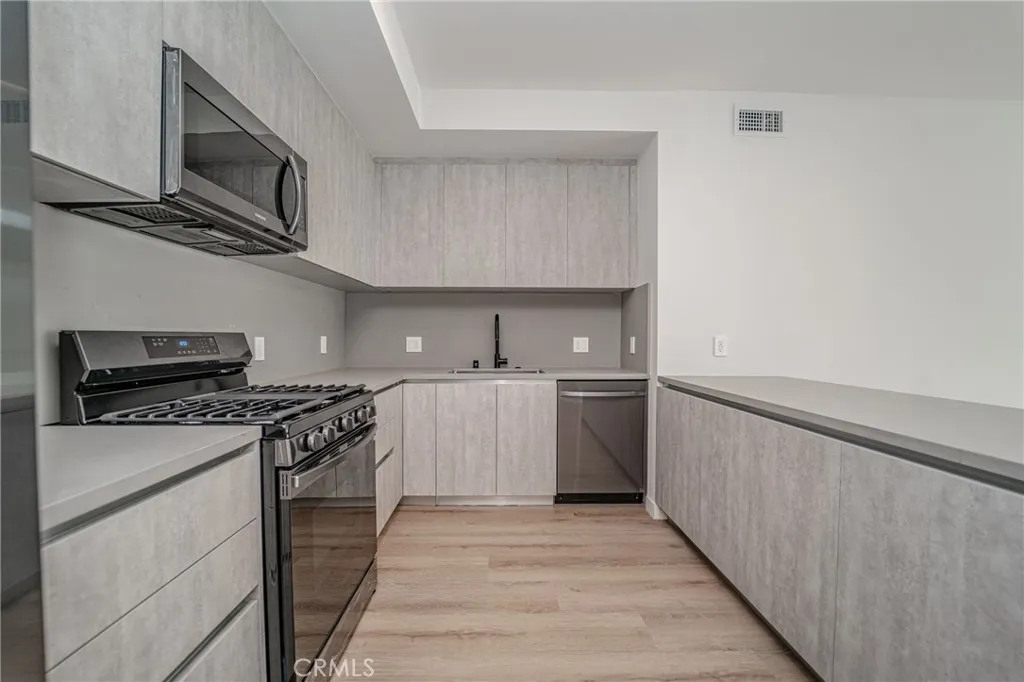 Additional image 4 of 2828 London Street Unit 206, Los Angeles, CA 90026