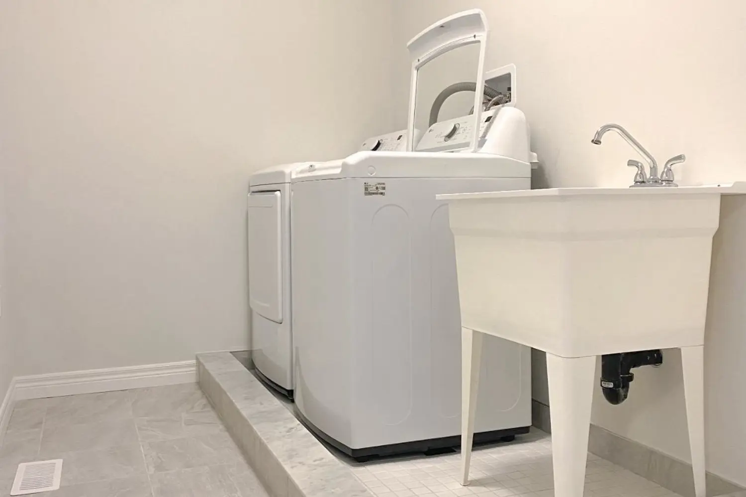 Additional image 17 of 57 Lloyd Davies Way