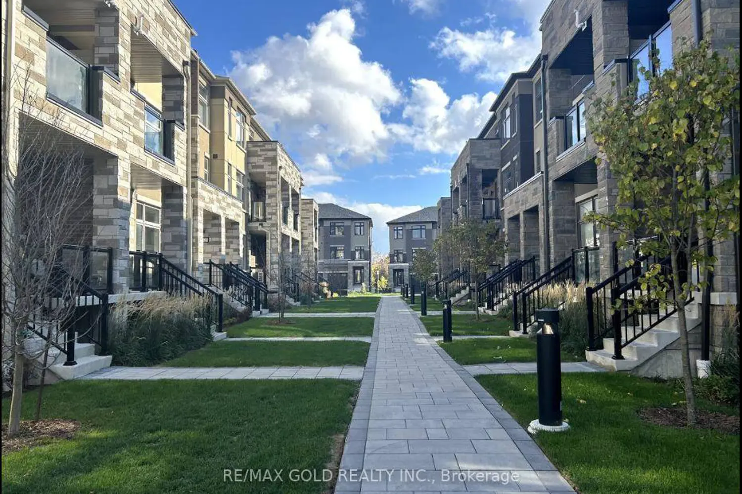 35 Fieldridge Crescent 36