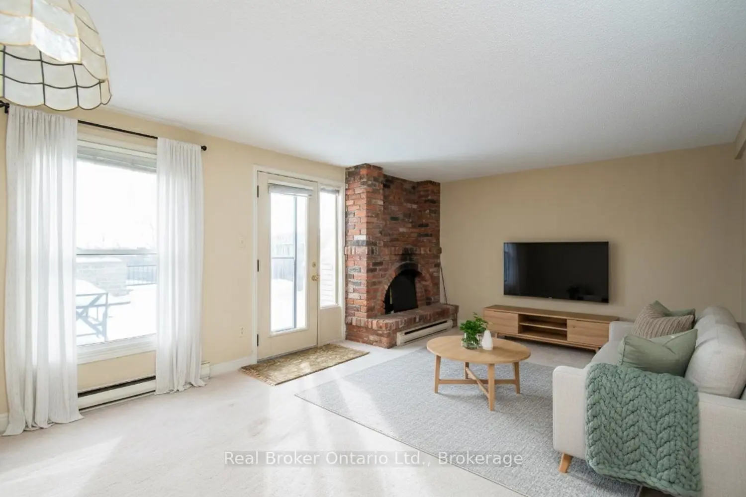 Additional image 6 of 2054 Brant Street 6