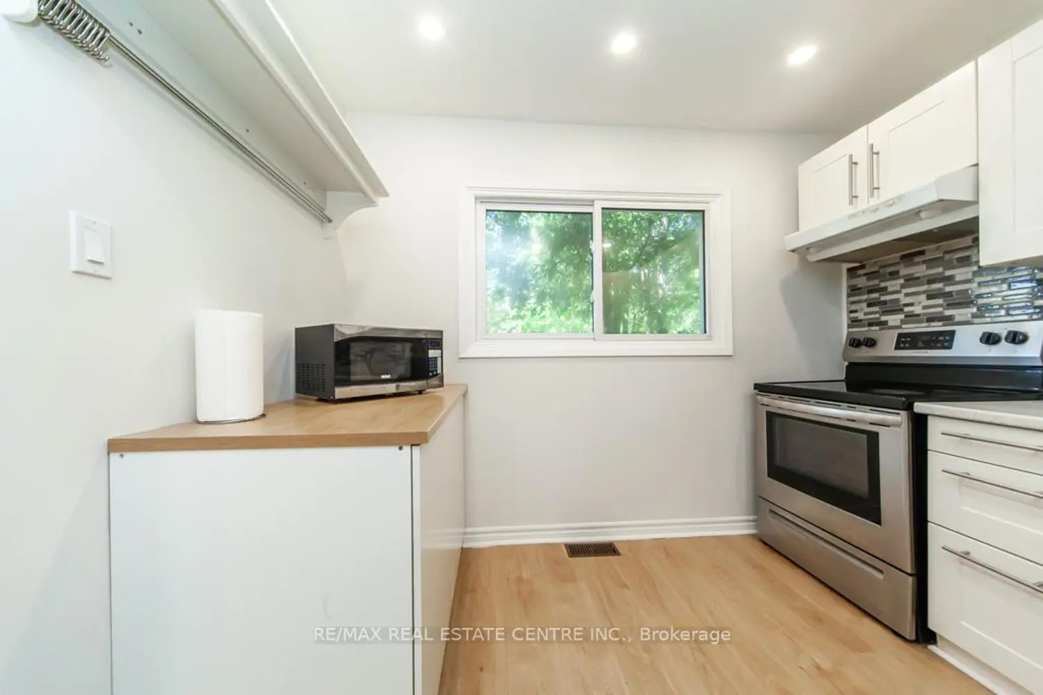 Additional image 8 of 2050 Upper Middle Road 88