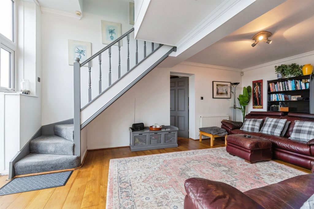 3 bed flat for saleQuayside, Hartlepool TS24 photo 5