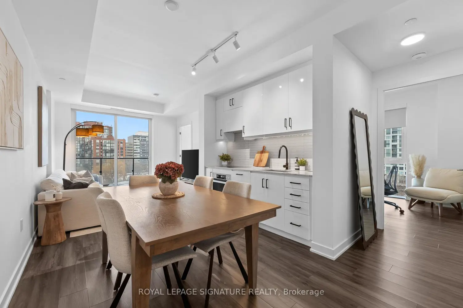 Additional image 4 of 9 Tecumseth Street 816