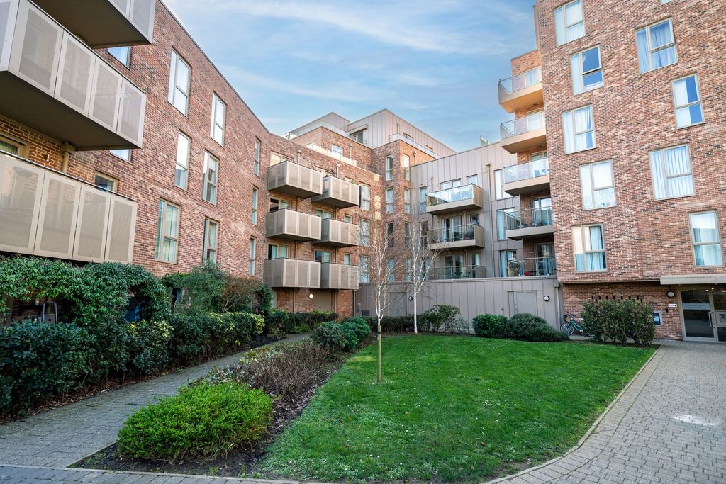 3 bed flat for saleHarrison Drive, Cambridge CB2