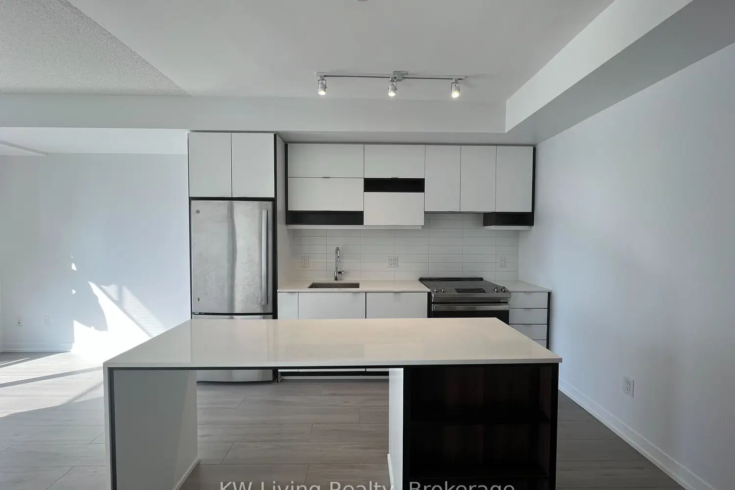 Additional image 11 of 4065 Confederation Parkway 3601