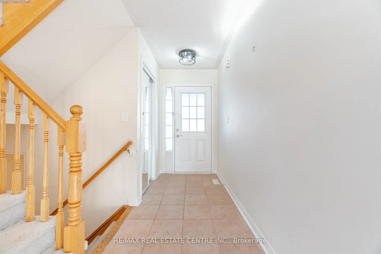 454 Collis Court photo 2