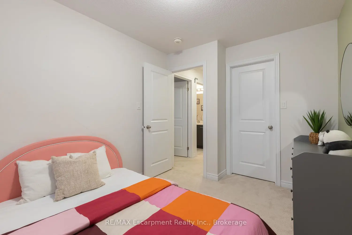 Additional image 17 of 31 Pinot Crescent