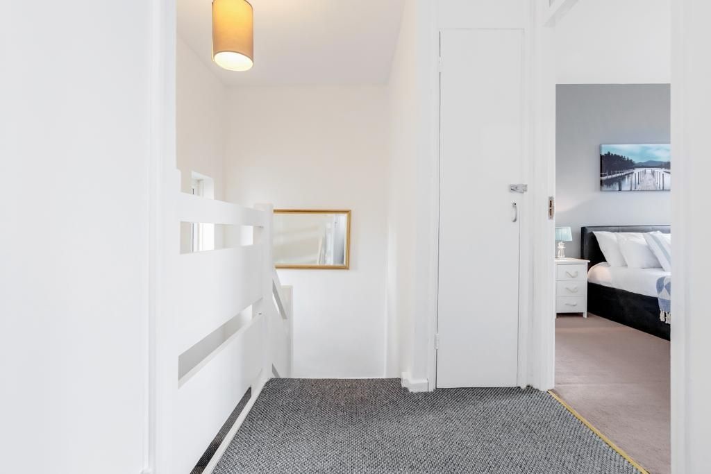 Additional image 7 of 2 Bed Maisonette, Cable St, E1W, N1 7GU