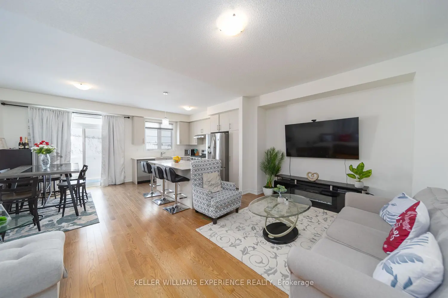 82 Phoenix Boulevard photo 4