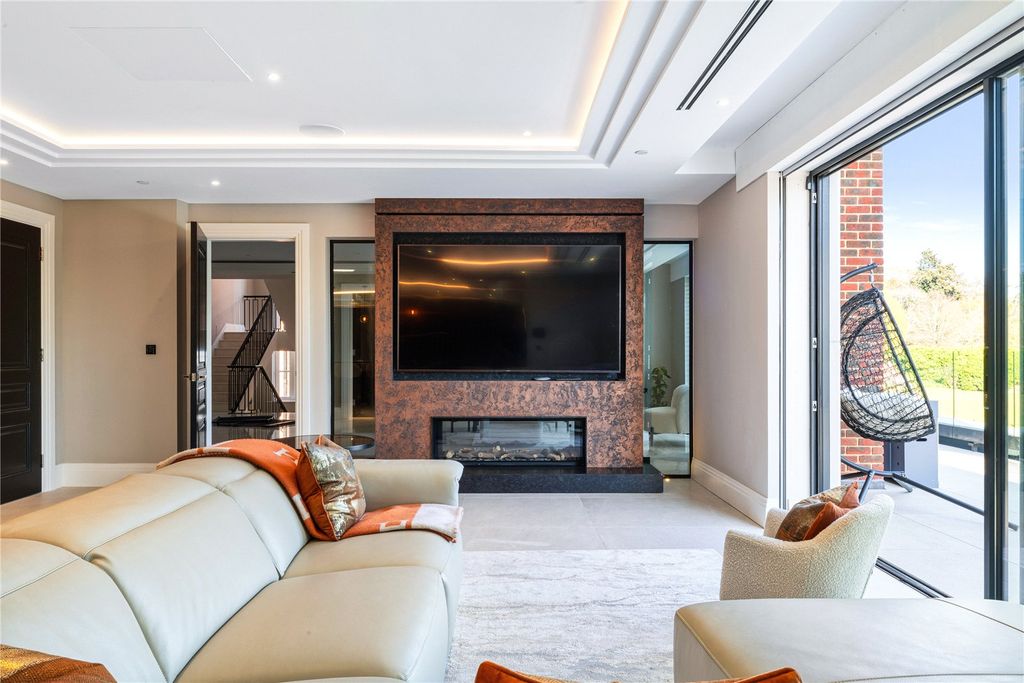 Additional image 15 of 6 bed detached house for saleCharters Gate, Ascot, Berkshire SL5