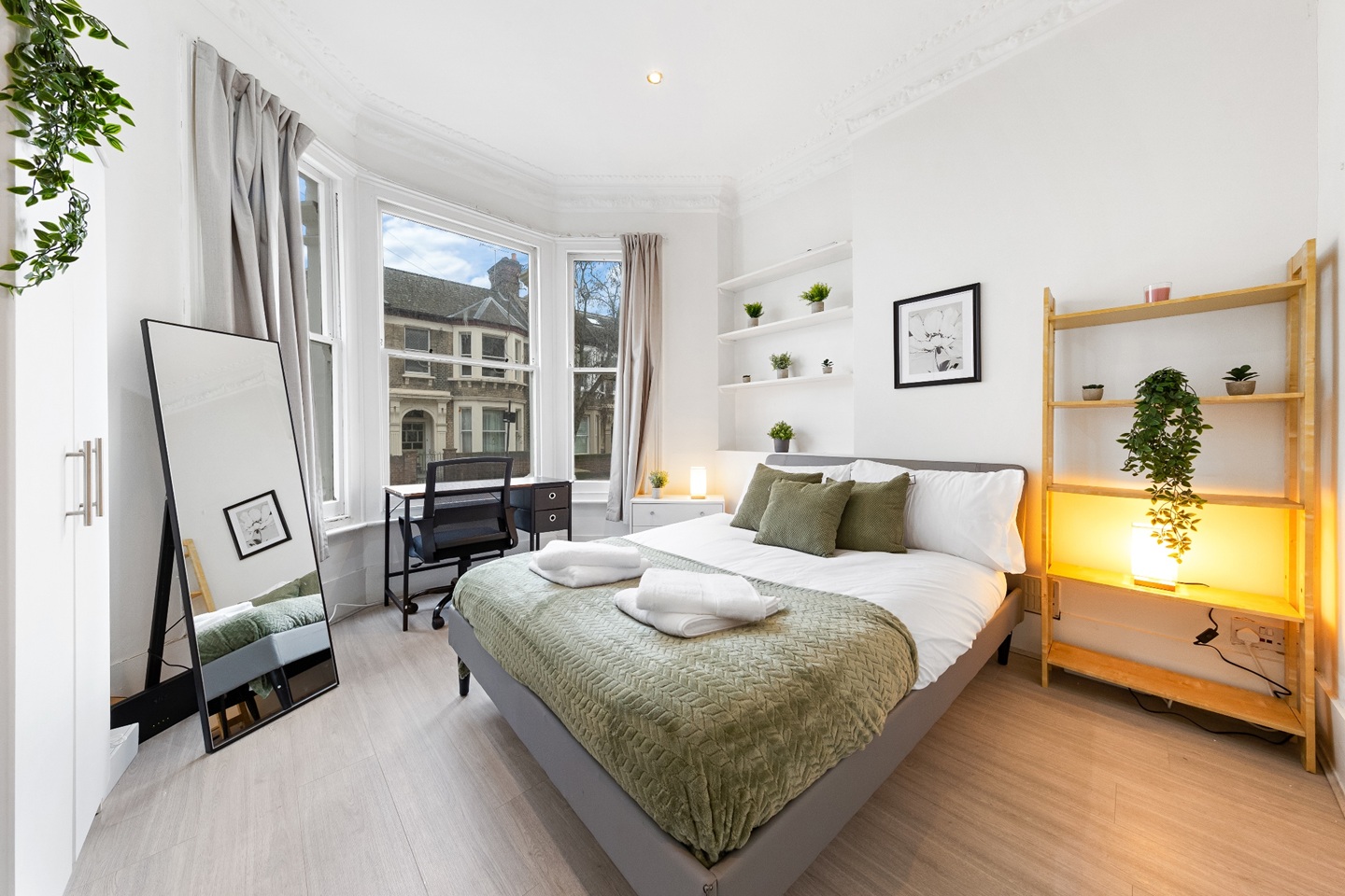 Additional image 6 of 2 Bed Flat, Tremadoc Road, SW4, N1 7GU