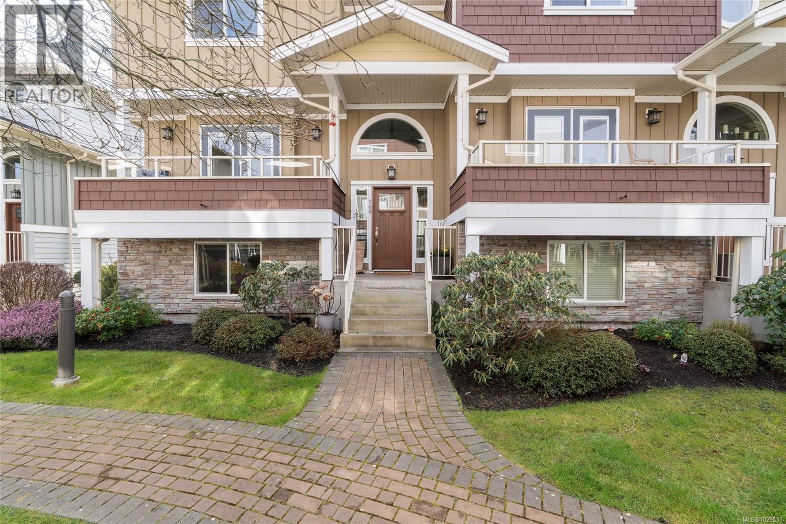 560 Heatherdale Lane