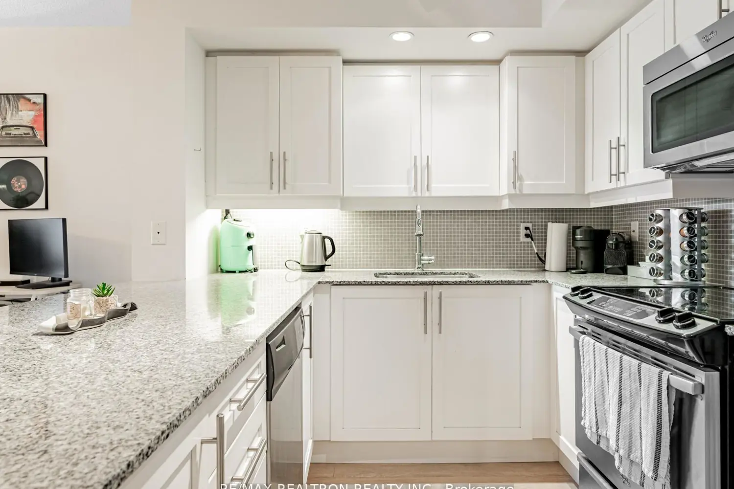 Additional image 10 of 85 East Liberty Street 716