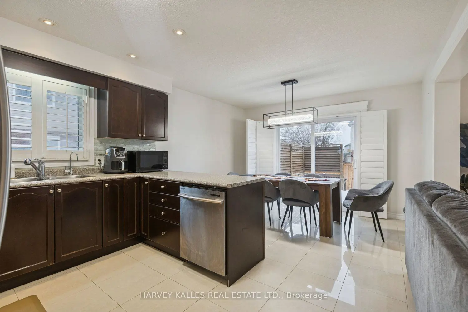 Additional image 8 of 409 Tealby Crescent