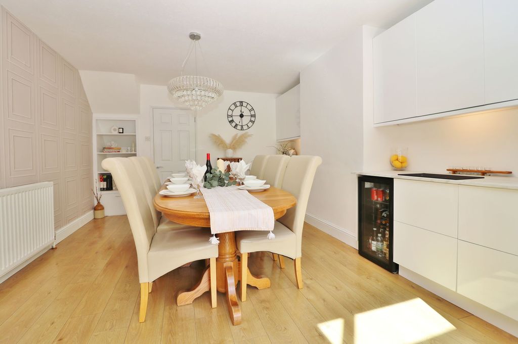 5 bed detached house for saleSt. Johns Road, Hedge End SO30 photo 3