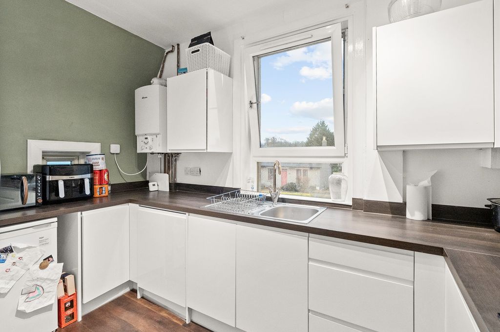 2 bed flat for saleGallowsknowe, Linlithgow Bridge EH49 photo 4
