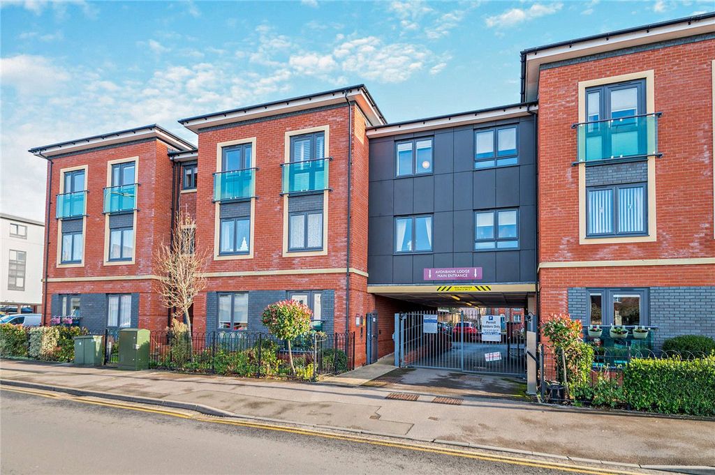 Additional image 2 of 2 bed flat for saleWest Street, Newbury, Berkshire RG14