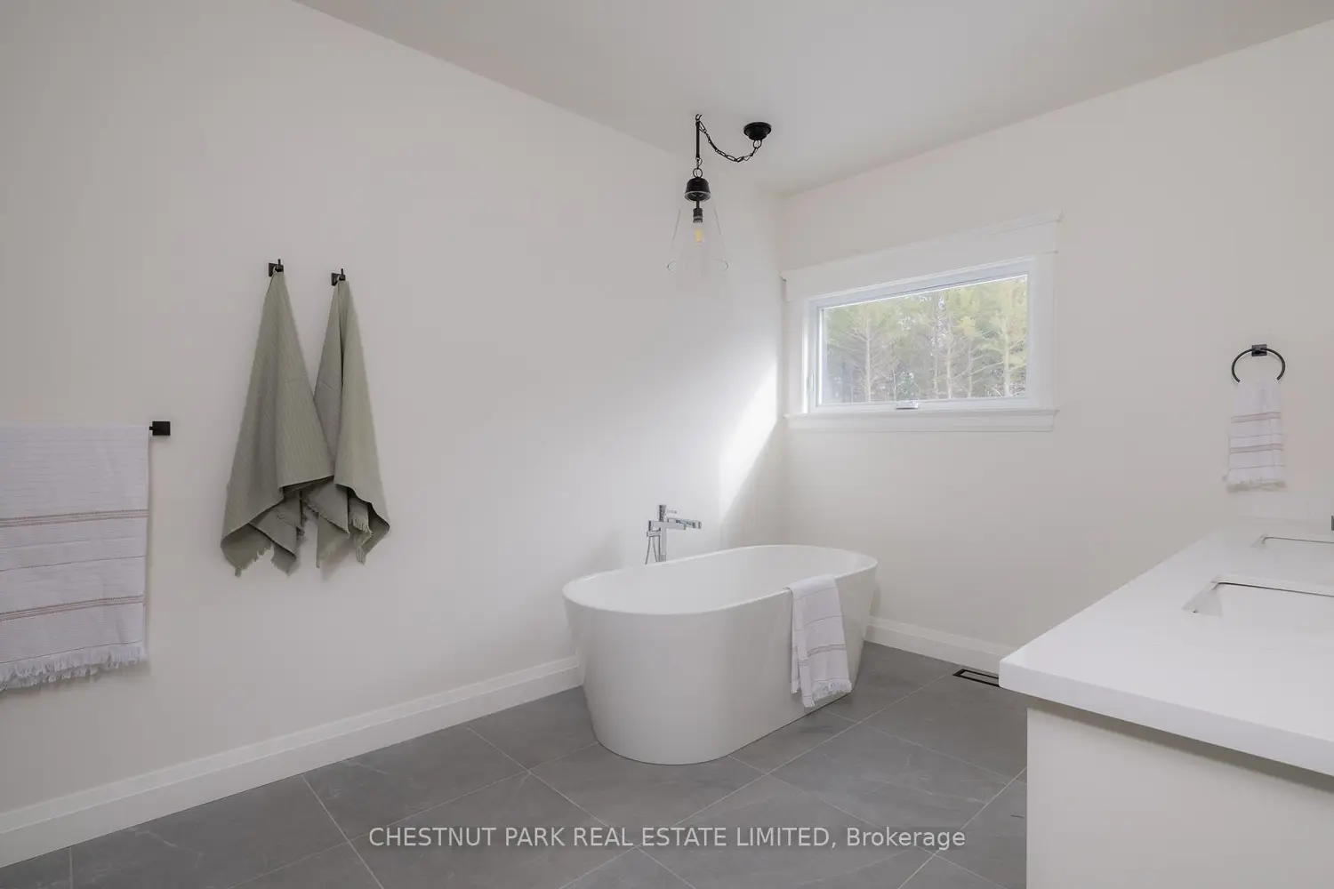 Additional image 7 of 675528 Hurontario Street