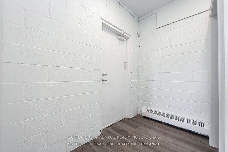 Additional image 3 of Upper 2-1930 Queen Street E, Toronto, ON, M4L 1H6