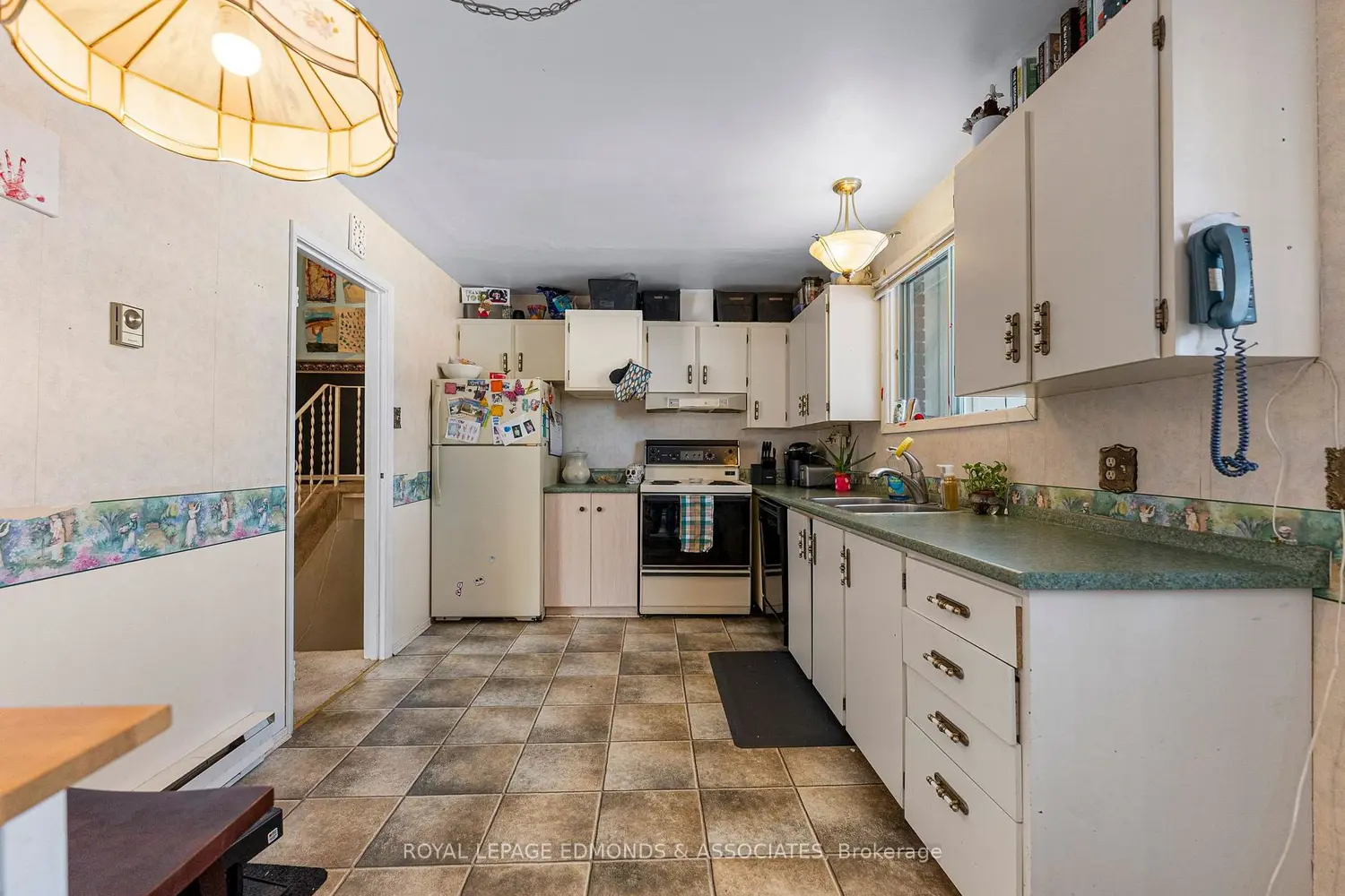 20 Maple Avenue photo 5
