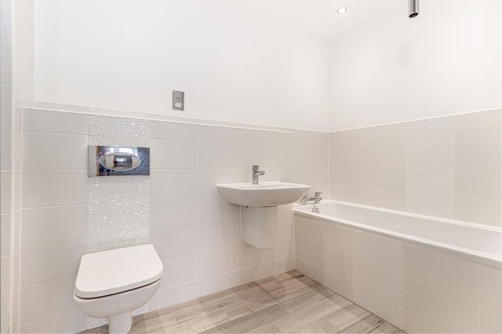 Additional image 24 of 3 bed flat for saleHolywell Road, Malvern WR14