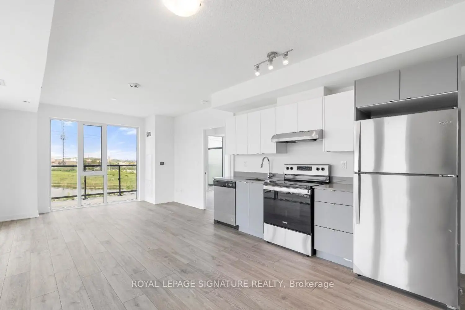 Additional image 12 of 3200 Dakota Common B404