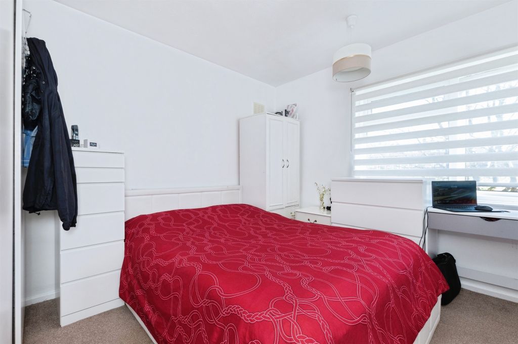 2 bed flat for saleMoore Avenue, Bournemouth BH11 photo 5