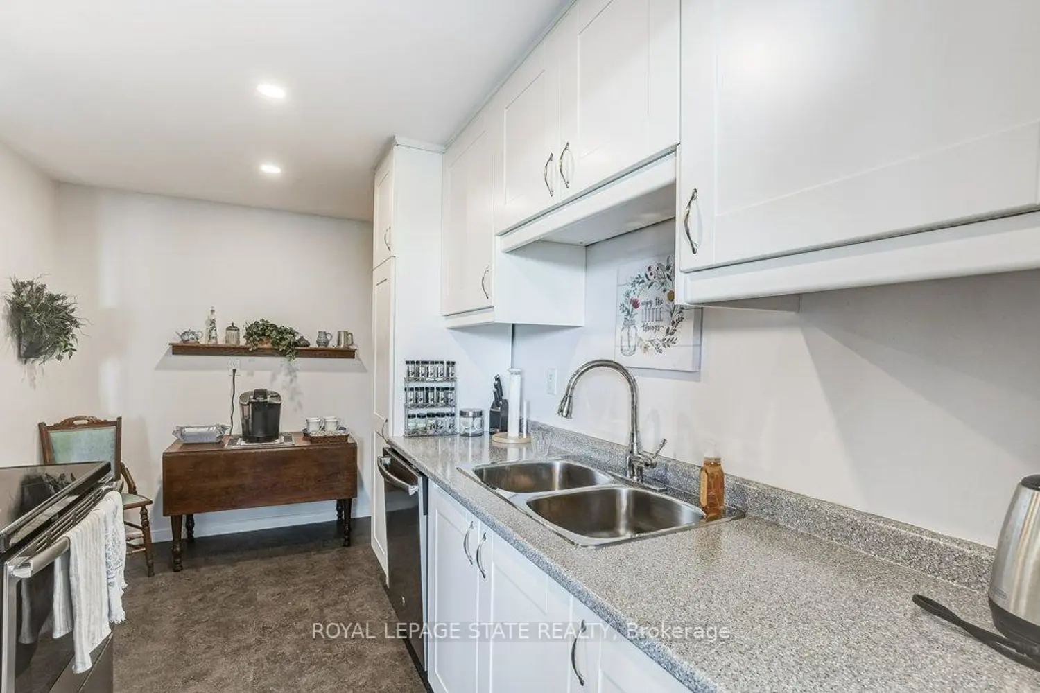 Additional image 4 of 2055 Upper Middle Road 205