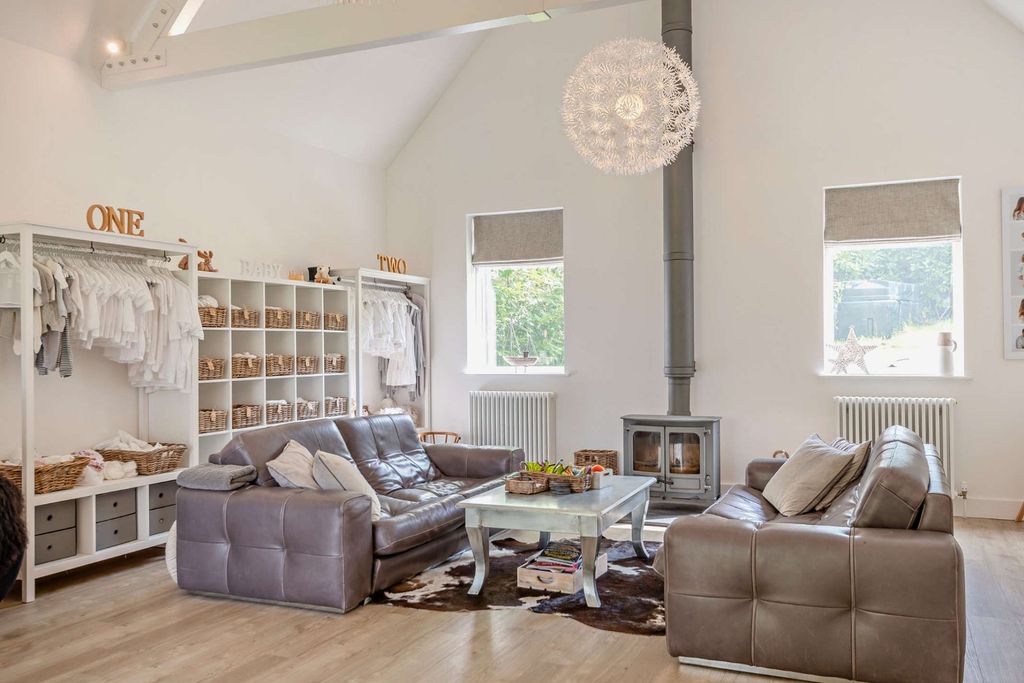 Additional image 12 of 6 bed detached house for saleHorris Hill, Newtown Road, Newbury, Berkshire RG20
