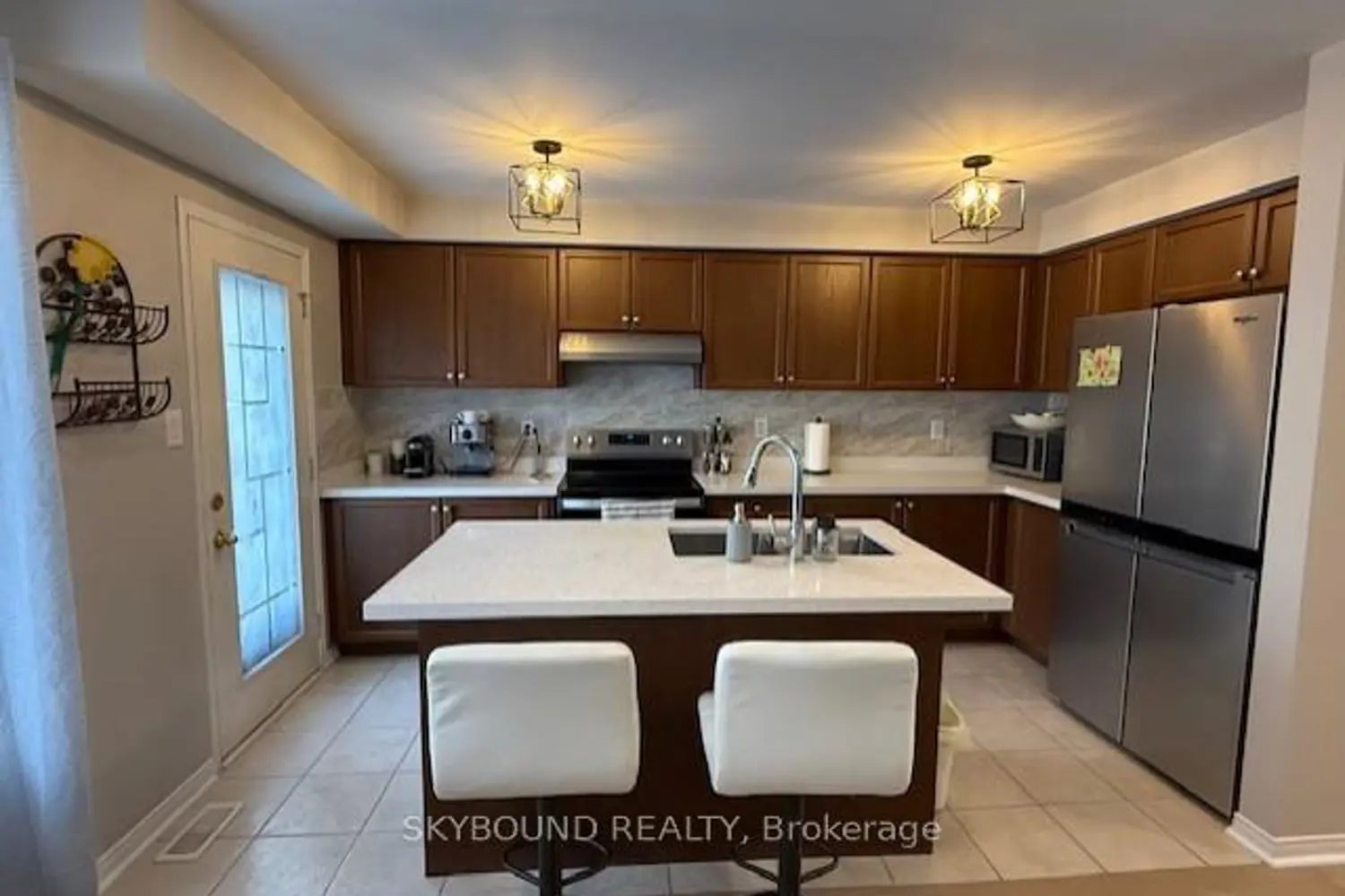 35 Lloydminster Avenue photo 4