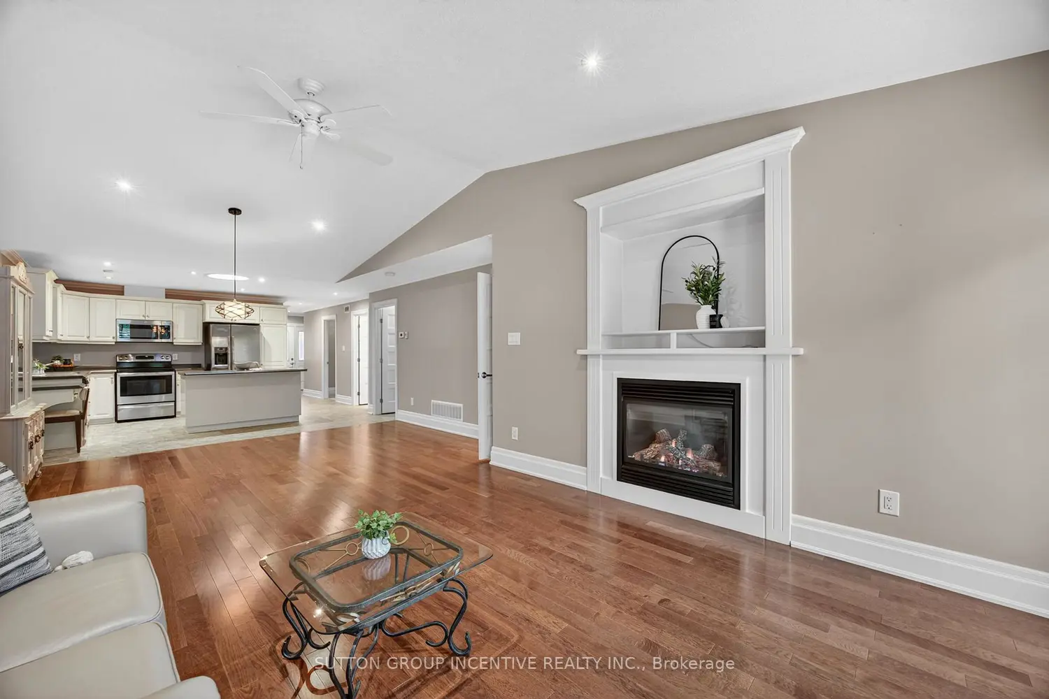 53 Clover Crescent photo 4