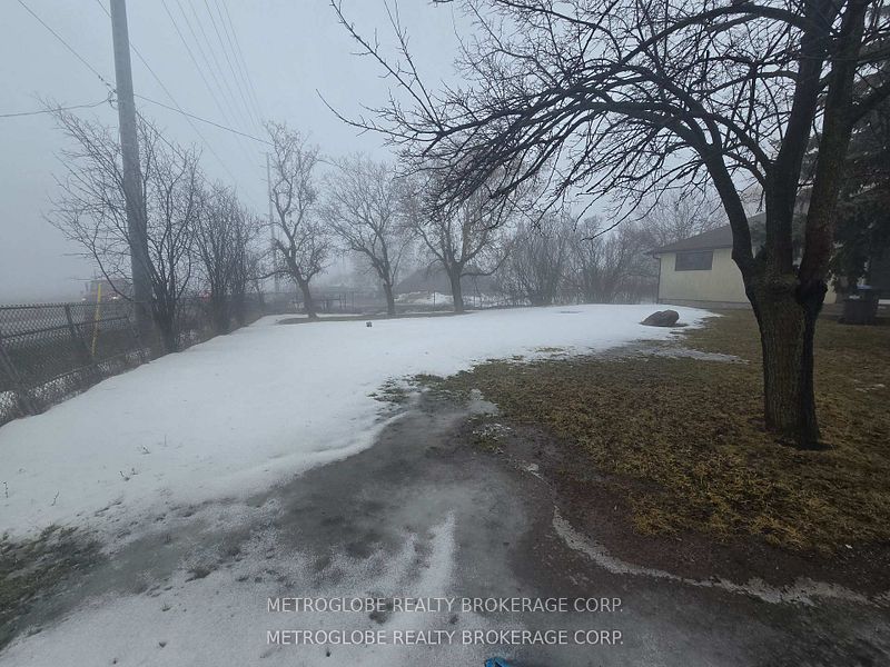 Additional image 4 of 5482 Countryside Drive, Brampton, ON, L6P 0T8